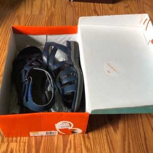 Navy blue bare trap sandals